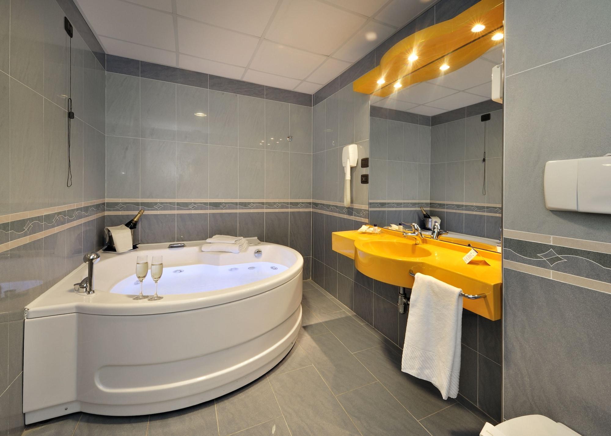 Blu Hotel - Sure Hotel Collection By Best Western Collegno Esterno foto