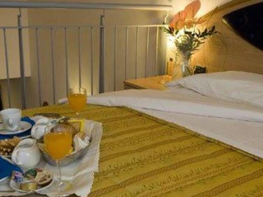 Blu Hotel - Sure Hotel Collection By Best Western Collegno Esterno foto